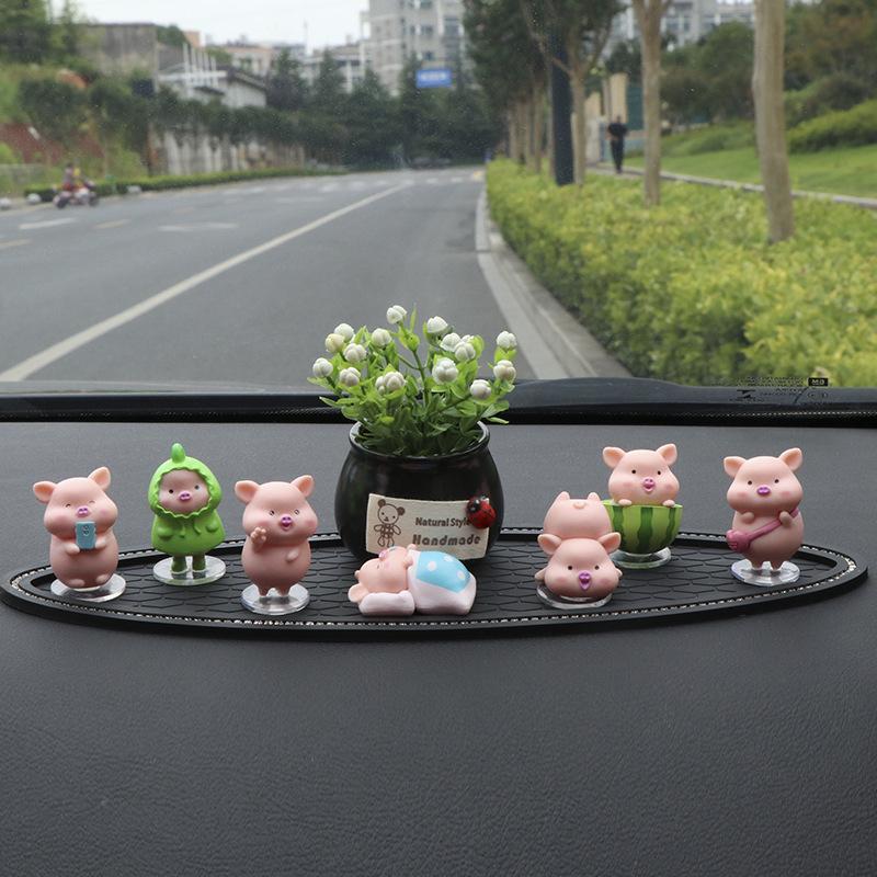 Creative Pig Car Figurine: Center Console & Office Decor