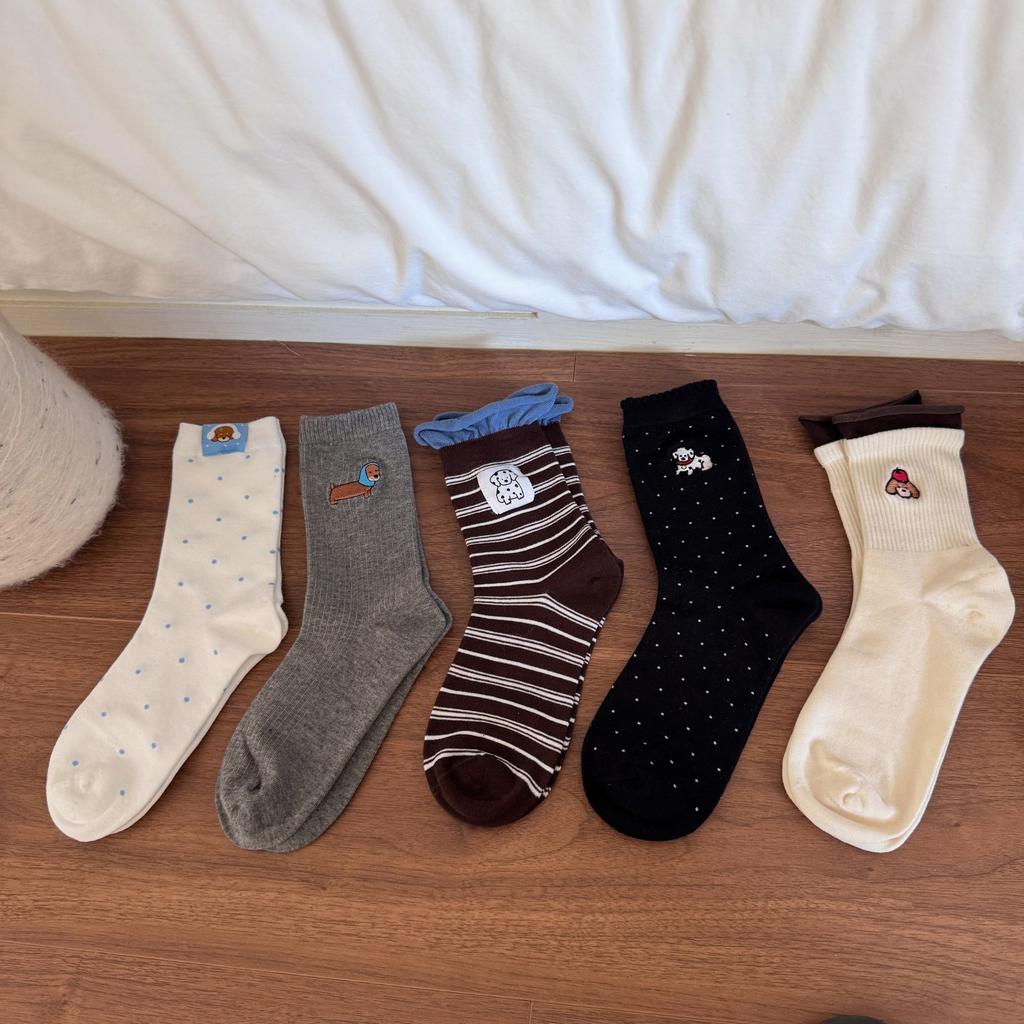 Cartoon Embroidered Dachshund Socks, Versatile for Autumn and Winter, Combed Cotton Sweat-absorbing Boneless Mid-calf Socks