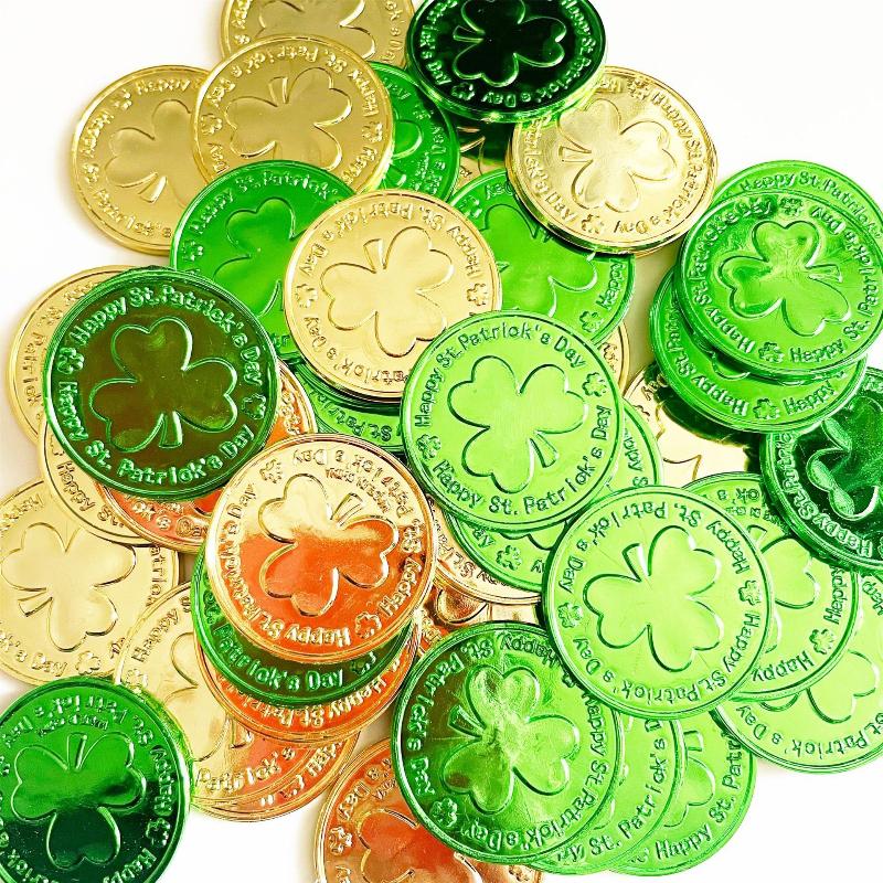 St. Patrick's Party Dekoration Zubehör, Plastikmünzen, Spielzubehör Requisiten, Festliche Schreibtischdekorationen, Geschenke für Freunde