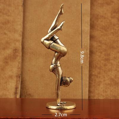 1 Stück Miniatur Schreibtischornament Statue Messing Yoga Kopfstand Schönheitsmodell Figuren Heimdekorationszubehör