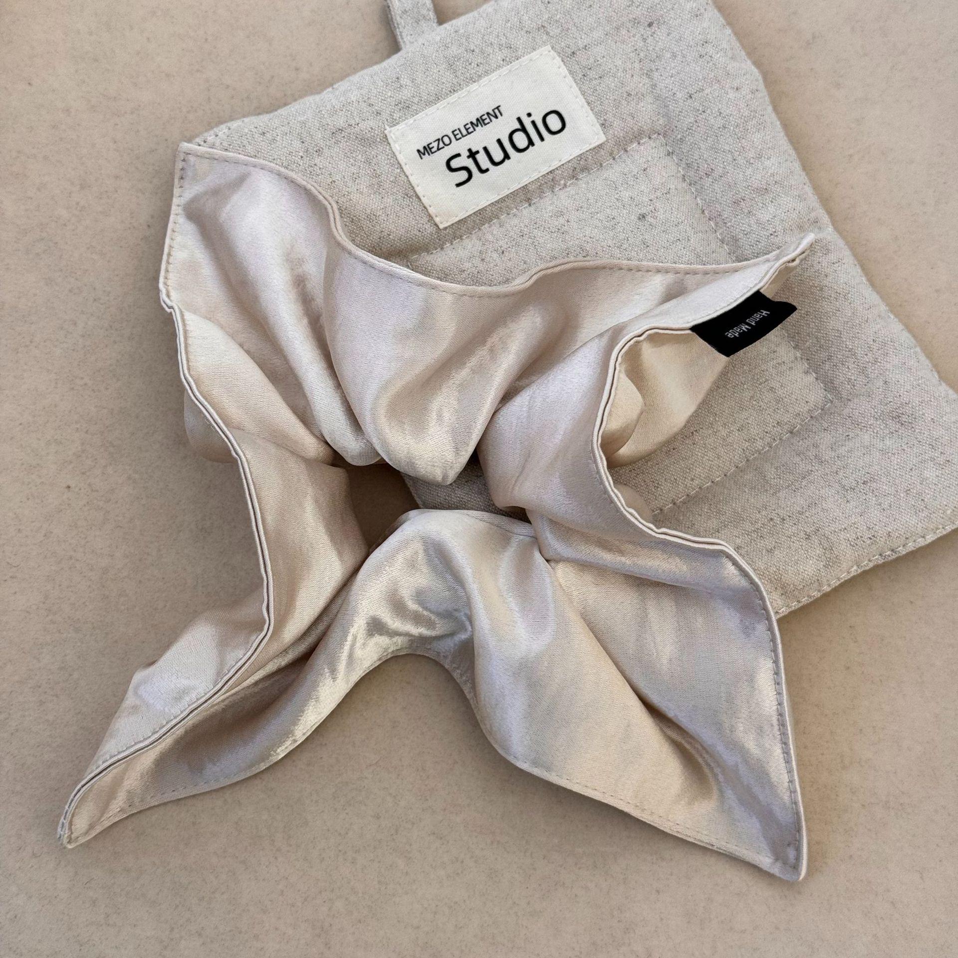 

Корейский ретро-набор из глянцевых колец для волос и шарфа: Стильный квадратный дизайн