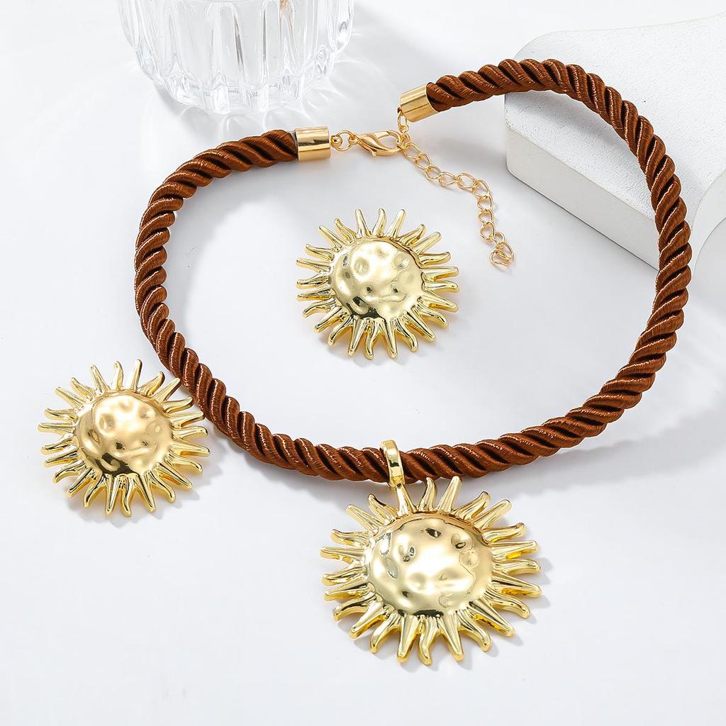 Stylish Holiday Alloy Sun Pendant Necklace and Earring Set - European & American Beach Style Women's Accessory