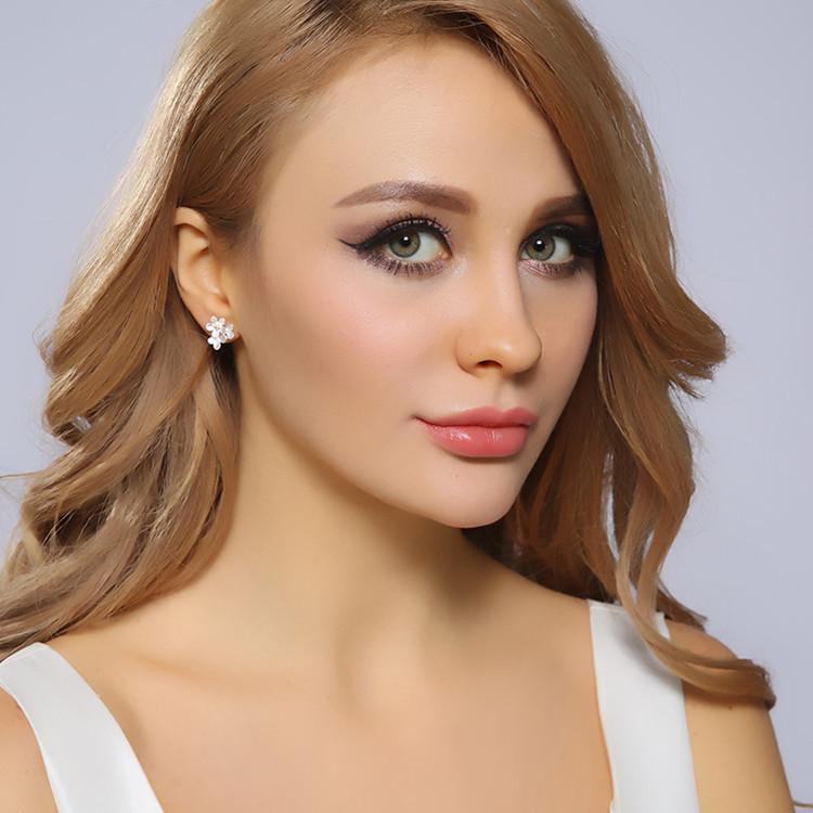 Sterling Silver Fashionable Sweet Small Fresh Flower Stud Earrings, Female Creative Petals Literary And Exquisite Ear Jewelry