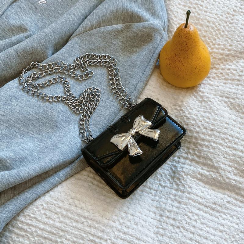 

Нишевый дизайн бант маленькая квадратная сумка 2025 осень новый тренд милая и крутая мини сумка-цепочка для помады сумка-мессенджер чёрный