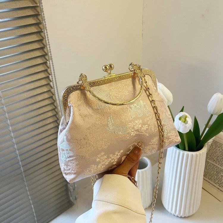 Elegant Chinese Style Floral Embroidered Qipao Shoulder Bag With Lace Design