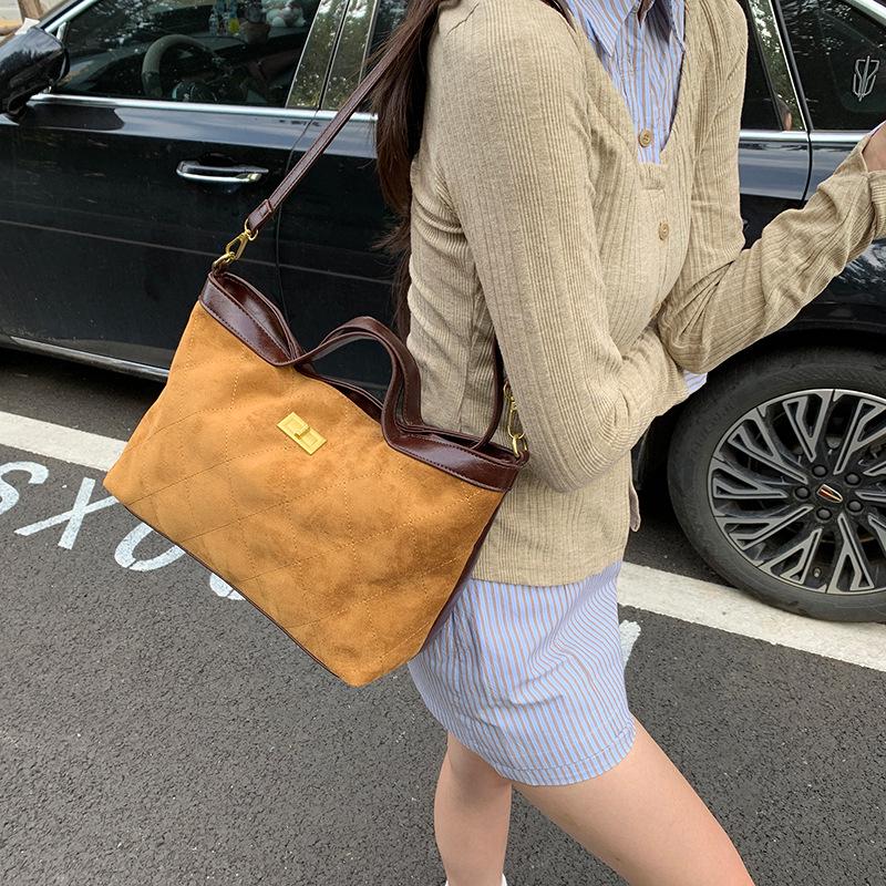 

2025 Versatile Retro Fashion Color Block Crossbody Bag - High-Quality, Large Capacity, Trendy Commuter Style