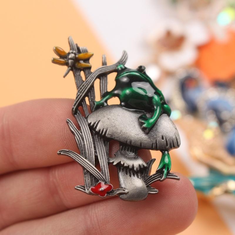 

Брошь в виде гриба и лягушки, темпераментная металлическая брошь в виде животного, мужская и женская декоративная брошь, аксессуары серый