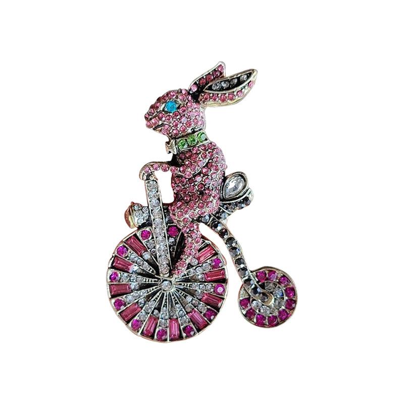 Medieval Pink Cute Animal Brooch Creative Diamond-Encrusted Bunny Cycling Pin Small Suit Accessories Corsage
