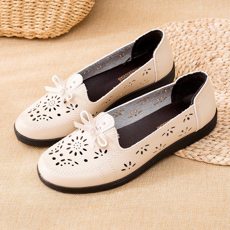 

Новая обувь на мягкой подошве, одинарная обувь, на плоской подошве, кожаная обувь с перфорацией, обувь для женщин среднего и пожилого возраста, весенне-летние женские кожаные сандалии 35 белый