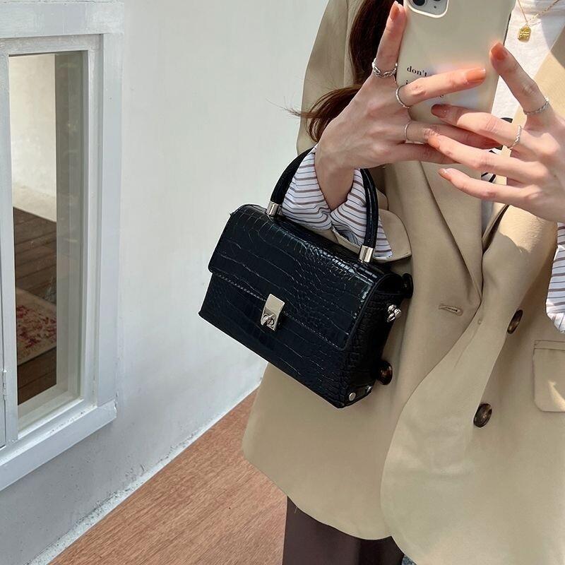 Nouveau Sac à Main Motif Crocodile Couleur Pure Cuir Brillant Tout-aller Sac à Bandoulière Simple Mode Petits Sacs Carrés