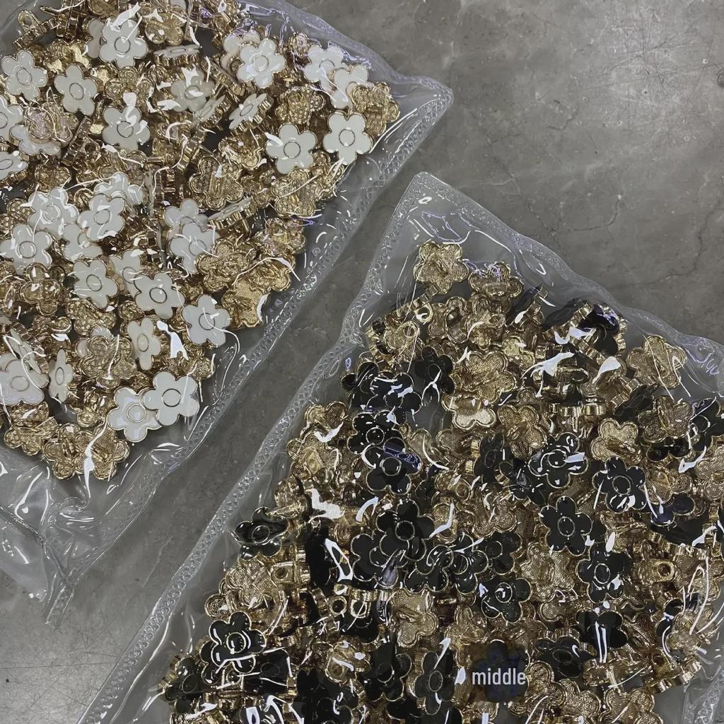 Yisen ESSTUDIO Pflaumenblüte Metallknopf Damen Strickjacke Manschettenknöpfe & Kragenknöpfe