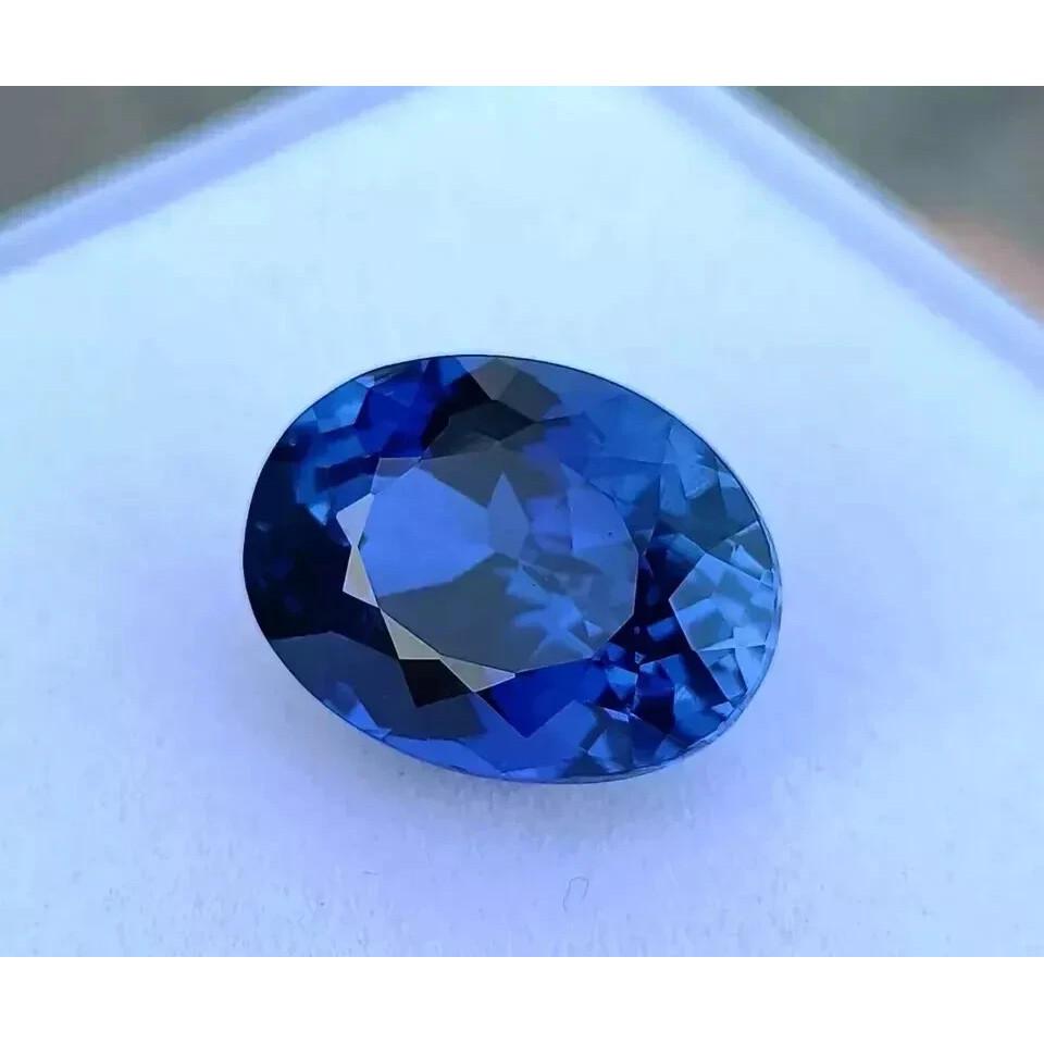 Natural Royal Blue Blue Sapphire Oval 9-10 Ct VVS Certified Loose Gemstone