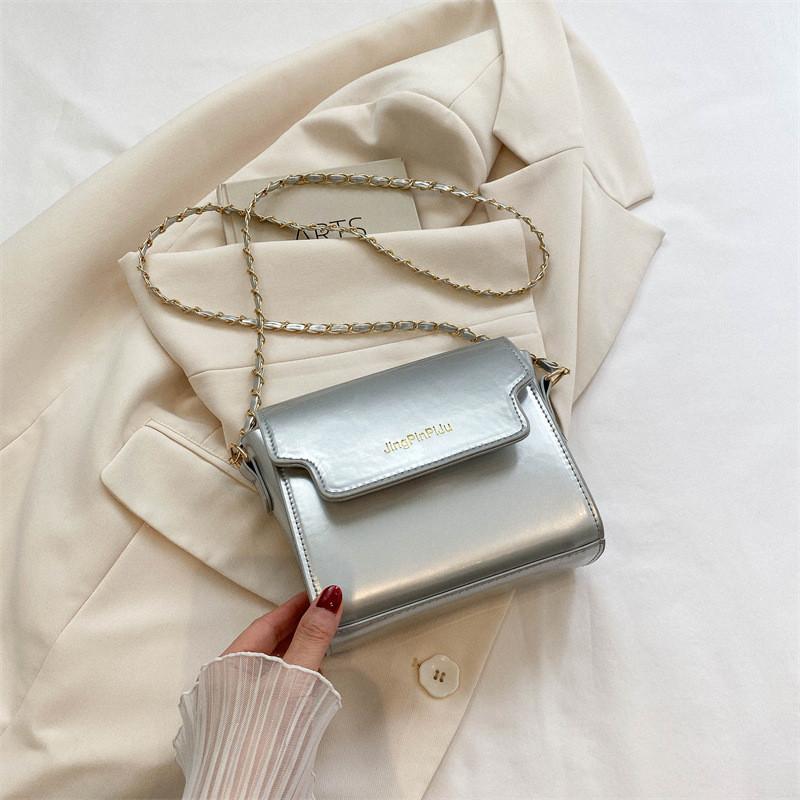 Trendy Fashionable Shoulder Bag Stylish Chain Crossbody Bag For Women With Chic Design