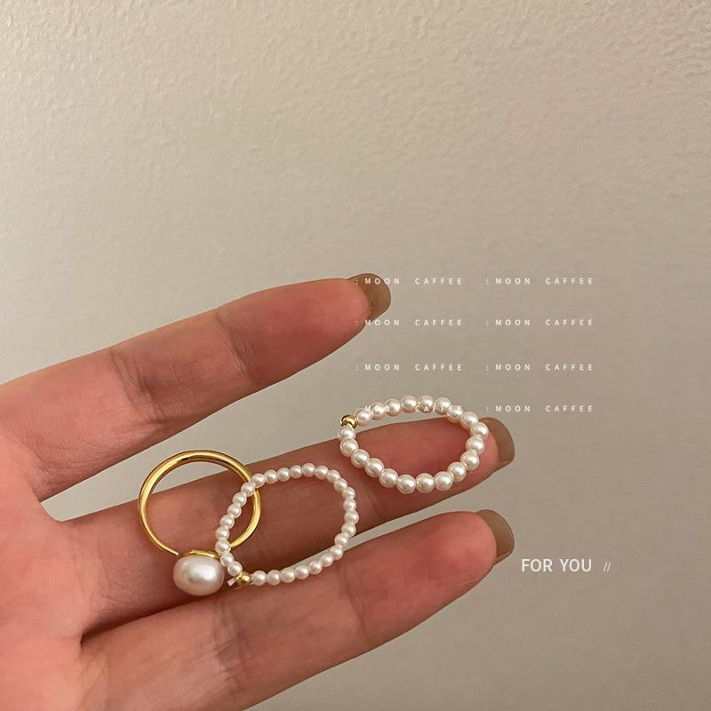 

Shijia Light Luxury Freshwater Pearl Elastic Ring: Adjustable Size, Vintage Style.
