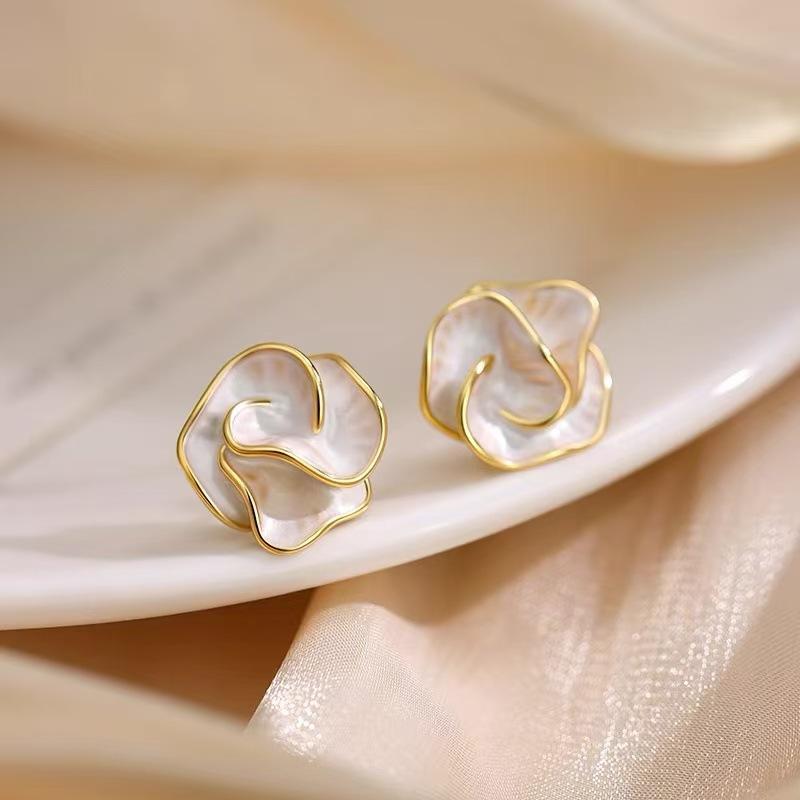 

Camellia Flower Stud Earrings - New Limited Edition High-end Elegant Earrings for Women, Luxurious Ear Accessories золотой