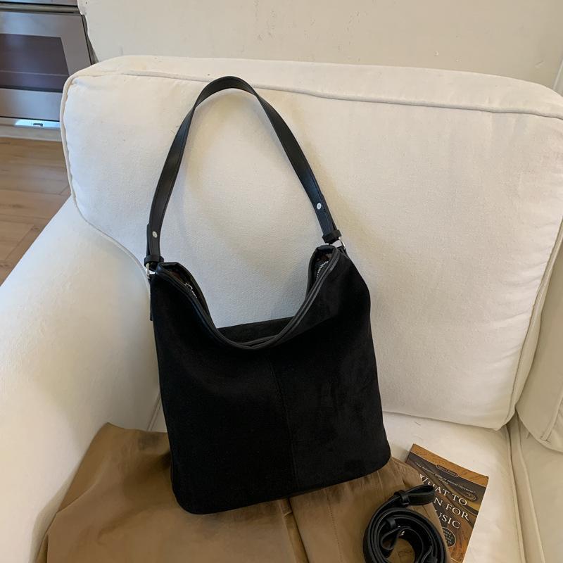 Stylish commuter large-capacity tote bag women's 2025 autumn new suede retro fashion casual shoulder bag bag