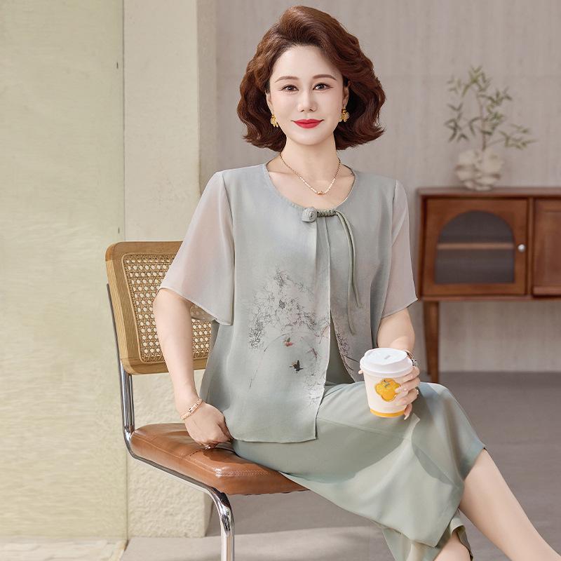 

Elegant Summer Chiffon Shirt & Shorts Set for Middle-Aged Women - Stylish, Short-Sleeved, Printed Two-Piece Clothing XL