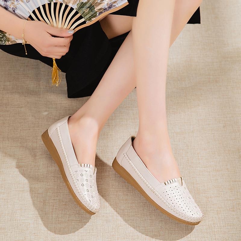 2026 Women's Loafers Comfortable Mother Shoes Slip-On Flats Breathable Ladies Casual Shoes for Daily Walking Plus Size 42