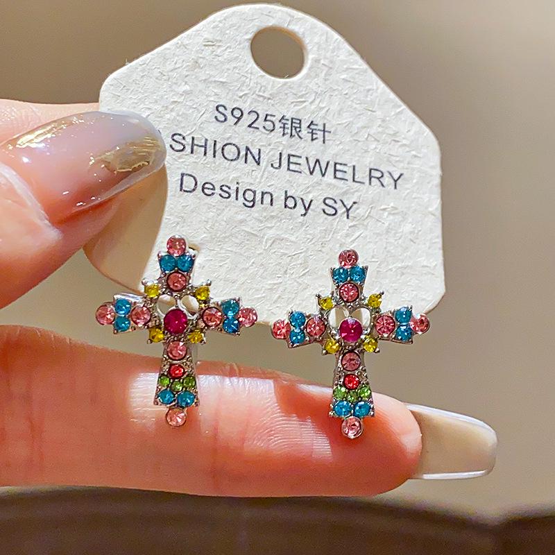 

Korean Rhinestone Cross Ear Cuffs: Versatile, Sweet, and Spicy Light Luxury Earrings with a High-End Feel