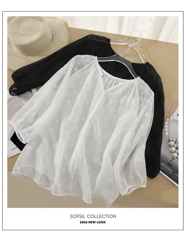 French V-neck Seven Quarter Sleeved Cut Flower Shirt for Women
