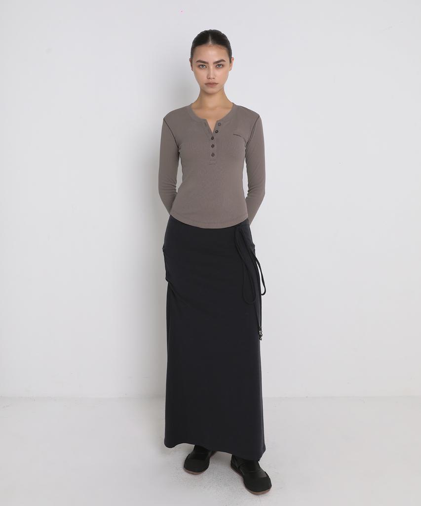 Saendeulig Henley Neck Button Basic T-Shirt_Brown
