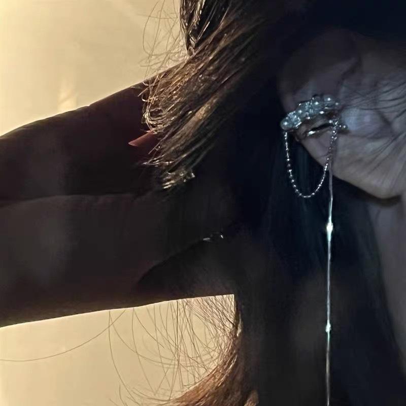 French Luxe Pearl Tassel Ear Cuff: Elegant Non-Piercing Clip-On Earrings