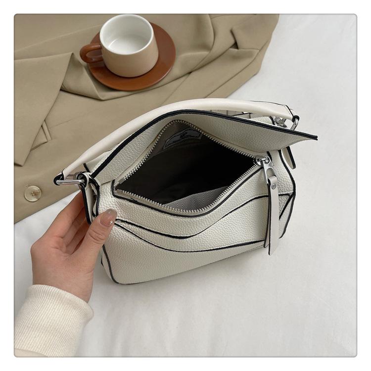 Lychee Pattern Portable Shoulder Messenger Bag, Fashionable and Practical.