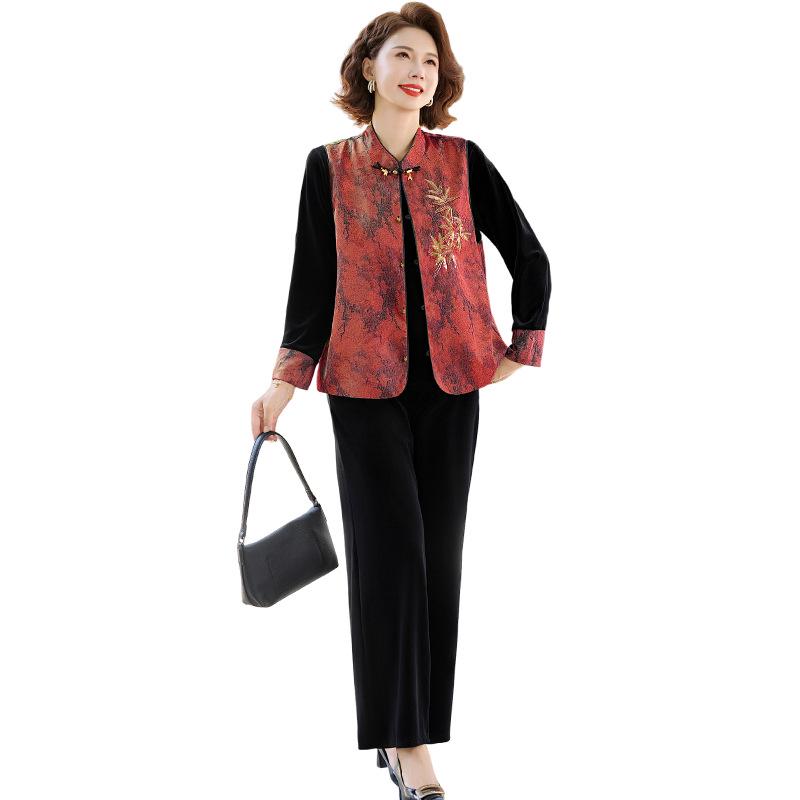 Women's Spring 2026 Three-Piece Suit: Elegant Vest, Long-Sleeved Shirt, Wide-Leg Pants for Middle-Aged and Elderly Mothers.