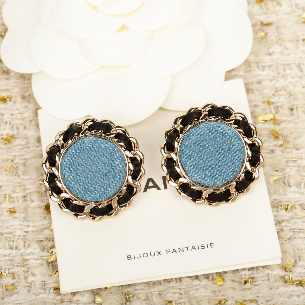 

с логотипом Кожа носящая джинсовую ткань круглые серьги тканевый узор, чистая ручная работа кожа носящая фурнитуру ремесло, нежная текстура