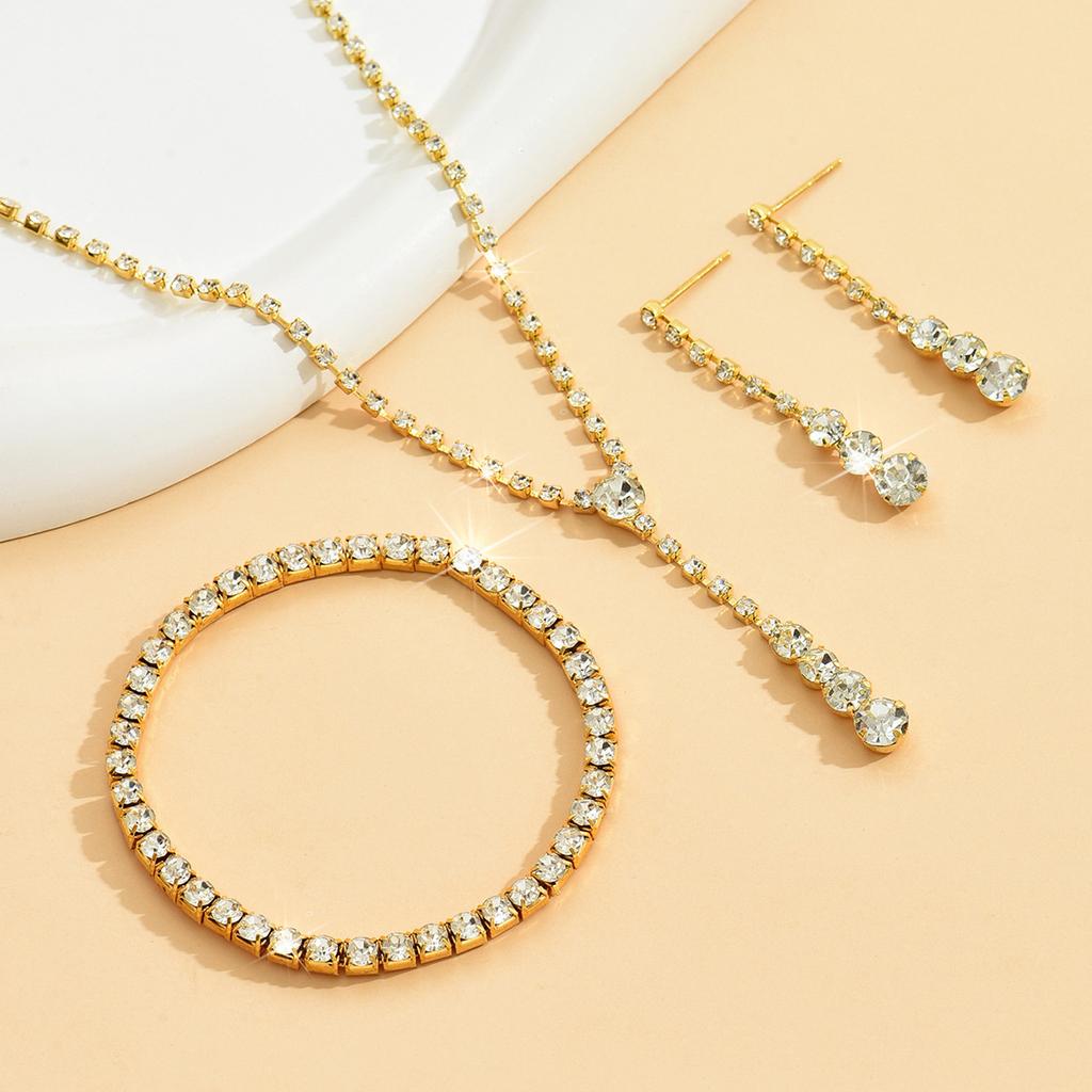 Modisches, schlichtes Schmuckset mit Halskette, Ohrringen und Armband, einreihiger Hochzeitsschmuck.