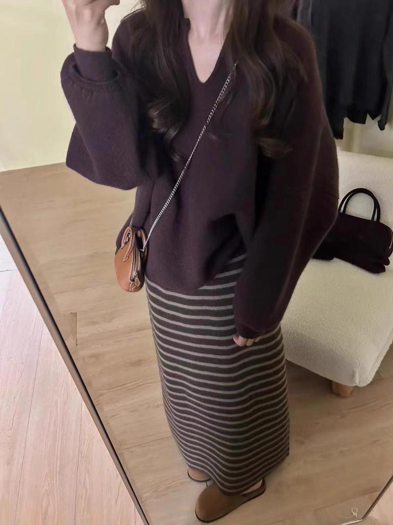 Women's Gray Retro Striped Knit Midi Skirt - Winter Korean Style Slimming Bodycon Casual Skirt