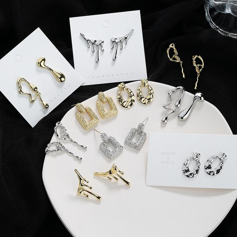 Elegant 18K Gold Stud Earrings with Modern Luxury Design