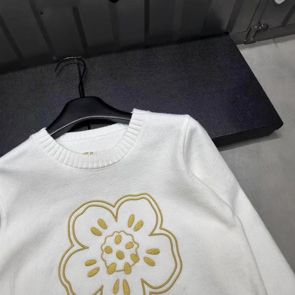 D Brand European Style 26: High-Quality, Early Spring 3D Embroidered Pullover Sweater - Age-Reducing, Loose, and Versatile Top