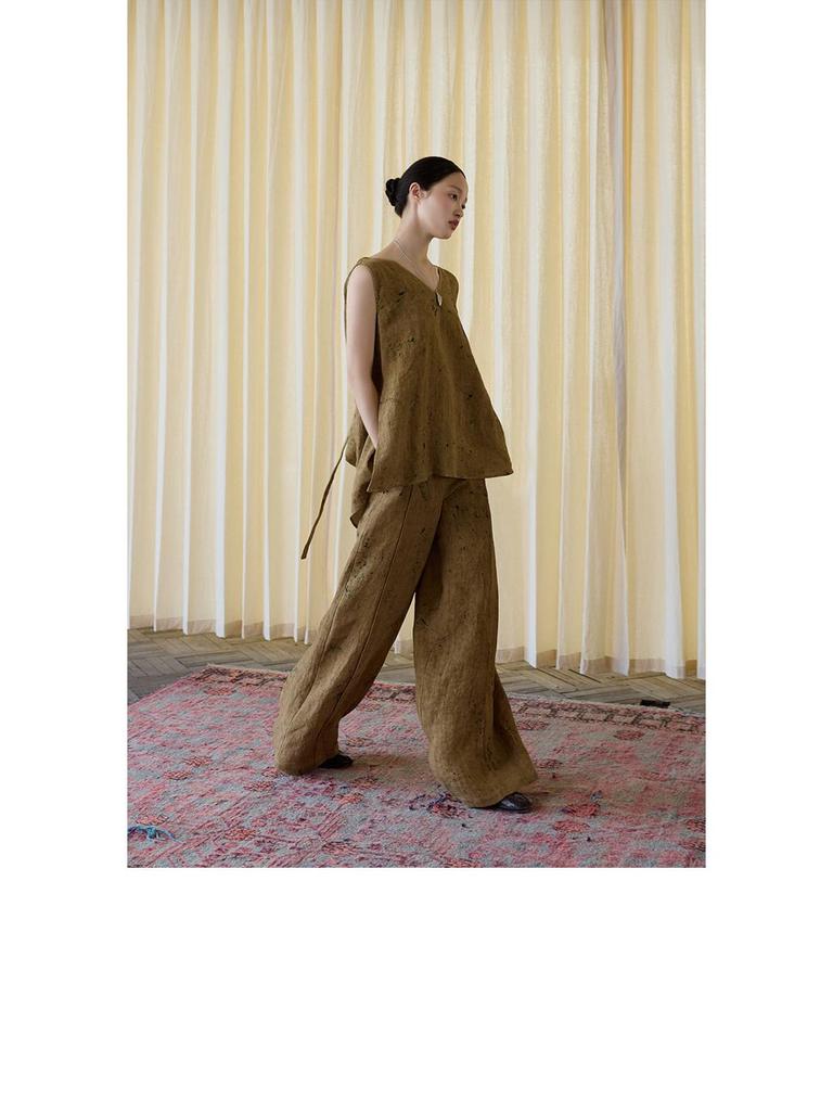 Autumn Origami-Inspired Sleeveless Linen Top with Mottled Texture