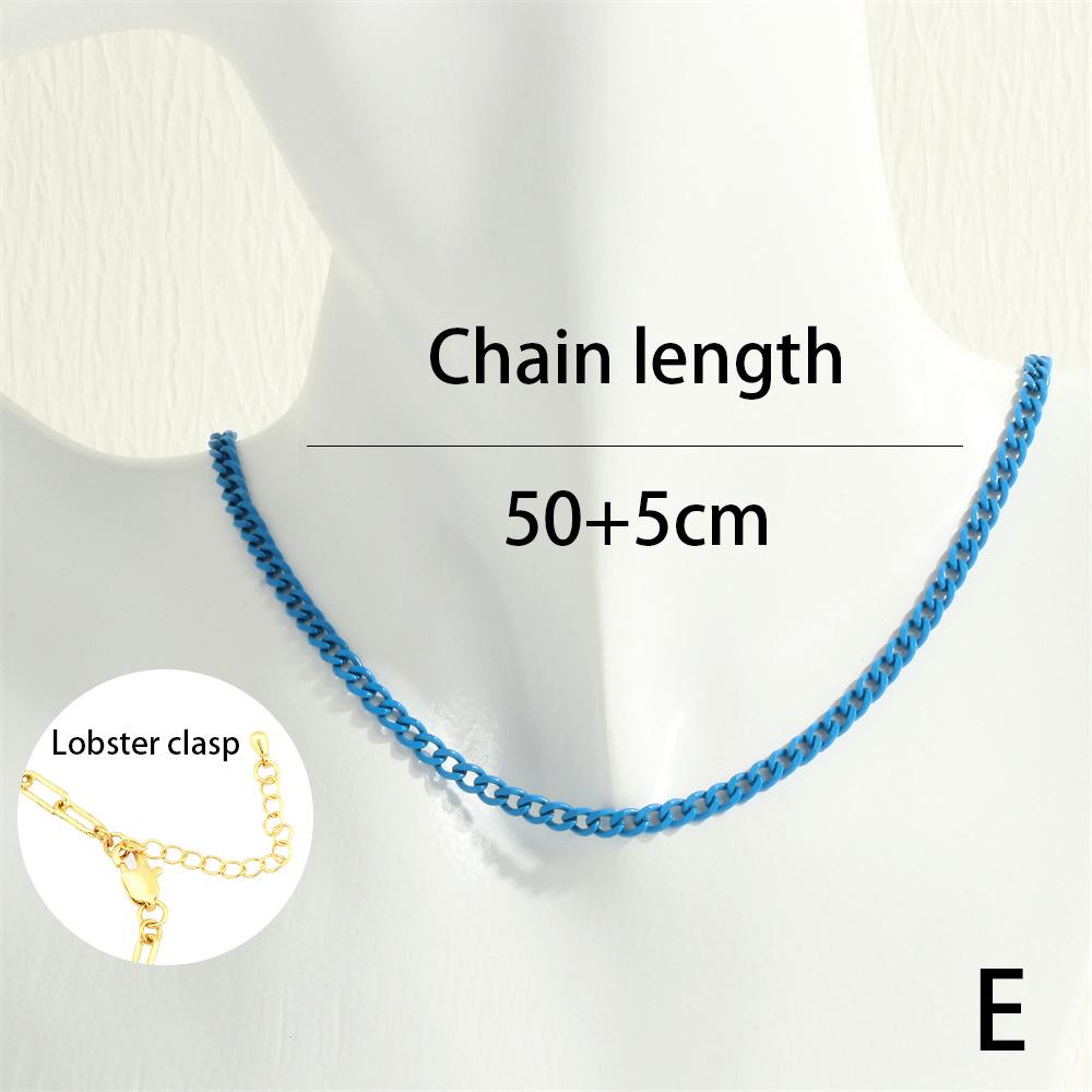 Moderner trendiger Damen-Choker mit farbiger mehrlagiger kubanischer Kette