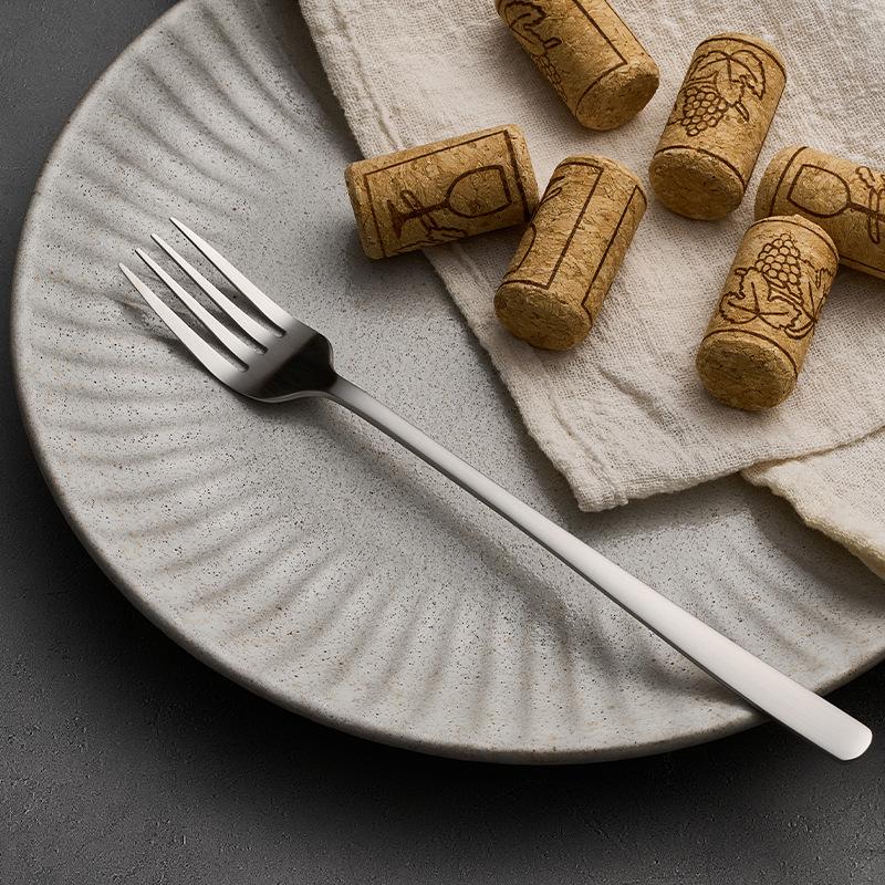 

Матовая вилка из нержавеющей стали 316L Западная вилка Бытовая основная вилка Вилка для стейка Вилка для лапши Длинная ручка Вилка для салата