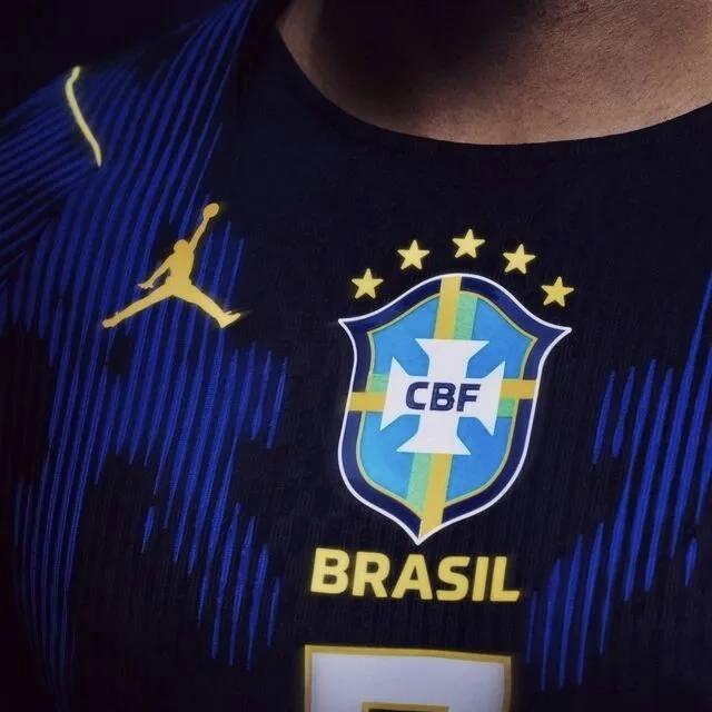 ערכת בית/חוץ ברזיל #26 | חולצות כדורגל תואמות למשפחה