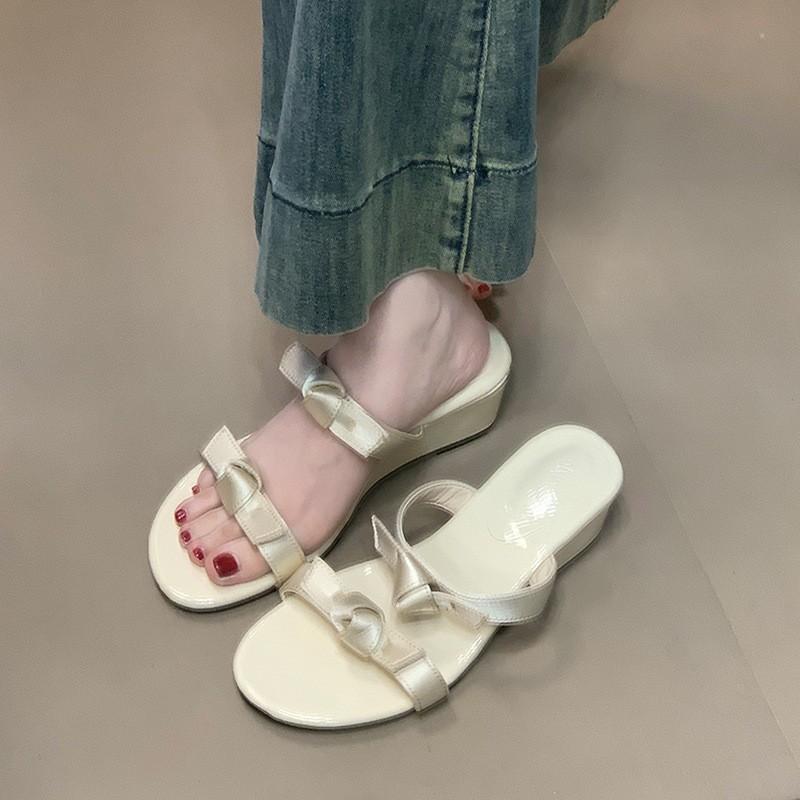 Bow Sandals Women 2025 Summer New Wear Beach Temperament Elegant Sweet Style Slippers