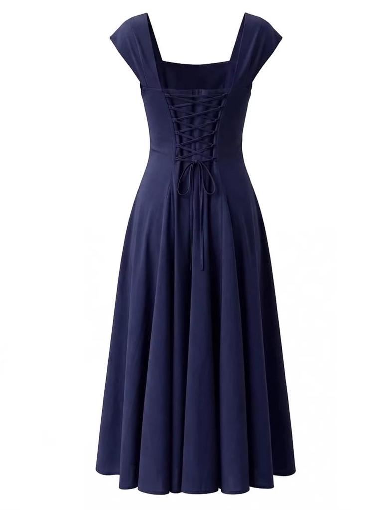 Elegantes quadratisch ausgeschnittenes Midi-Kleid im französischen Stil mit Bindegürtel