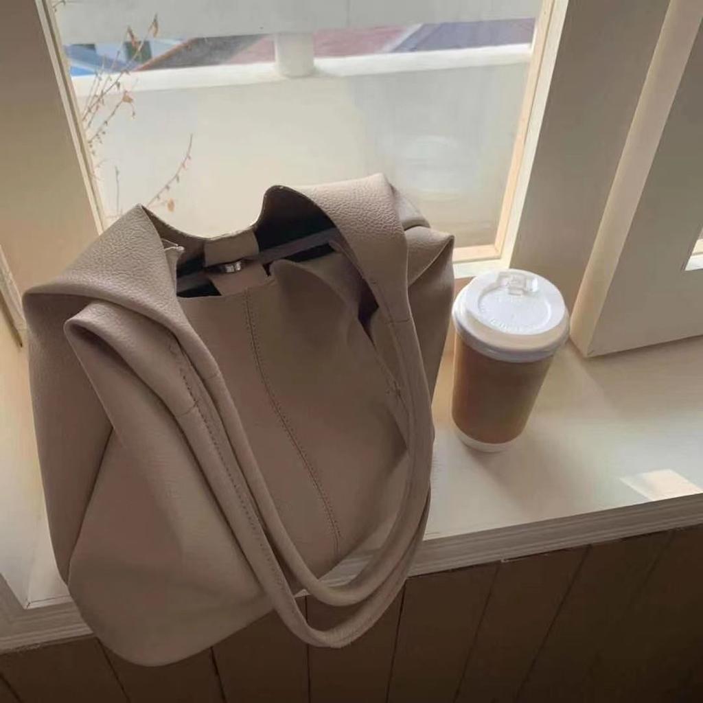 New Women's Bag Large Capacity Tote Bag Minimalist Green High-end One-shoulder Bag Women's High-end Texture Commuter Bag
