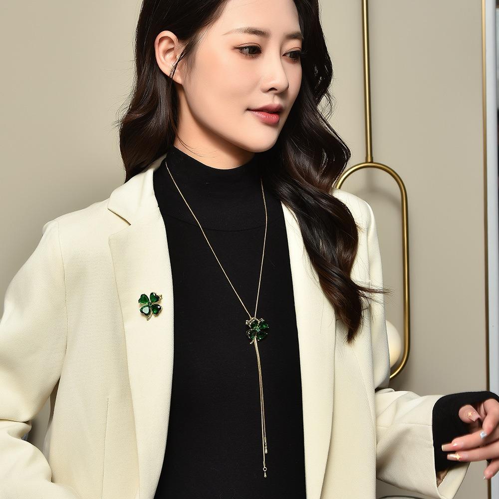 

Модное женское ожерелье с подвеской в виде зеленого клевера с четырьмя листочками зелёный