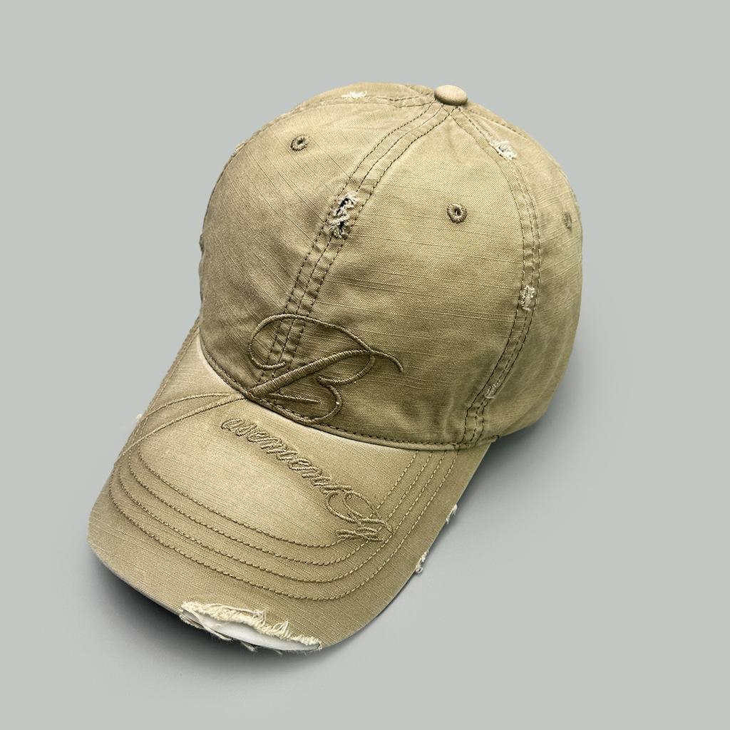 Frühling und Sommer Retro Loch Wind Buchstaben Stickerei Baseballkappe Herren und Damen Sonnenschutz Retro Persönlichkeit Modekappe