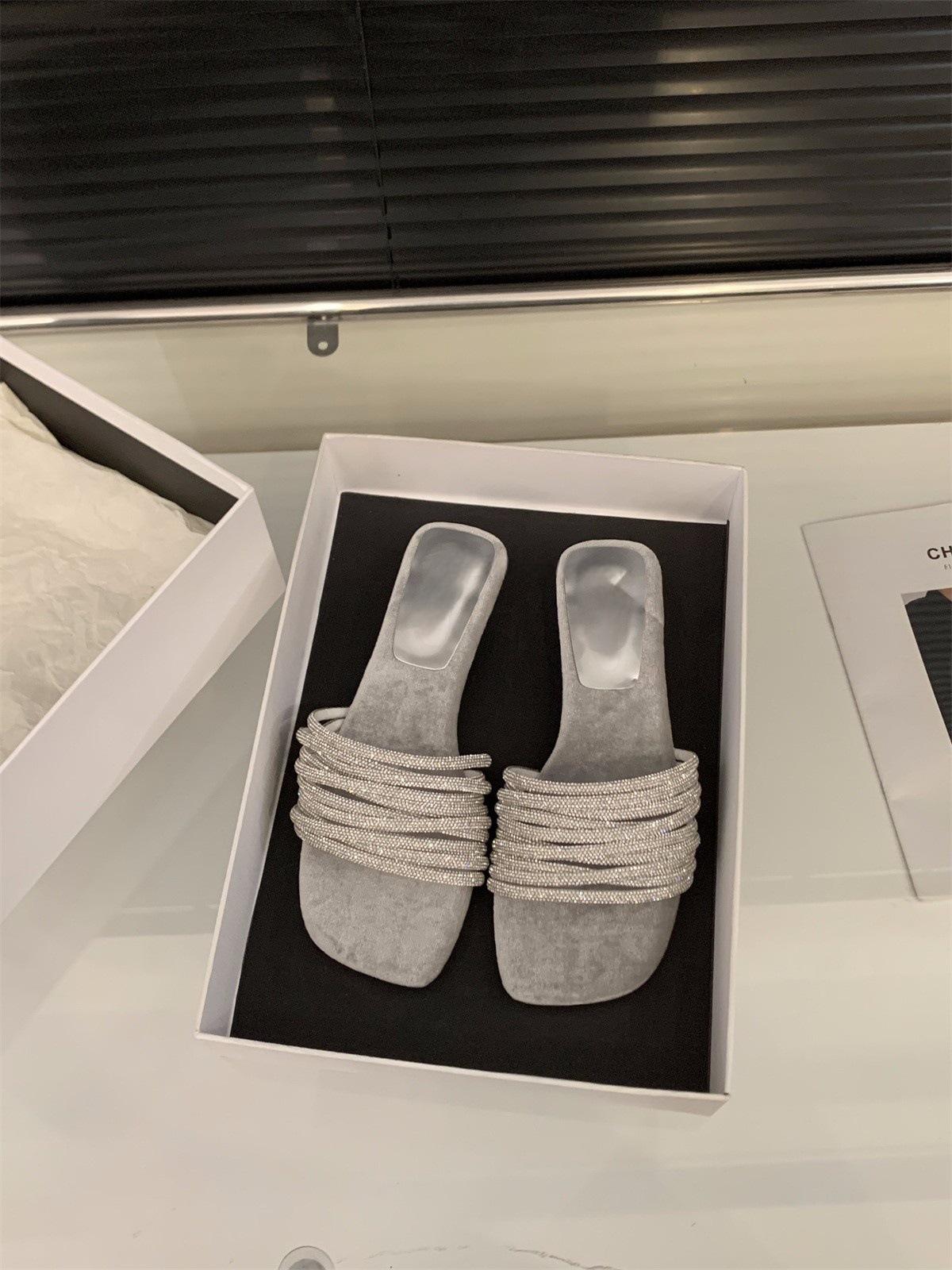 

Coarse heel silver rhinestone temperament French small cool slippers fairy shoes wear 2025 new summer open-toed sandals 35