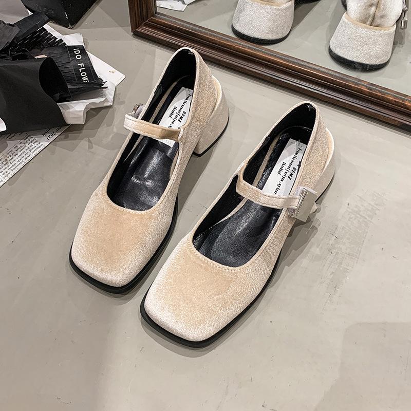 

French temperament thick heel single shoes women s one-word buckle belt 2025 spring and autumn retro woolen square head shallow mouth Mary Jane shoes 40