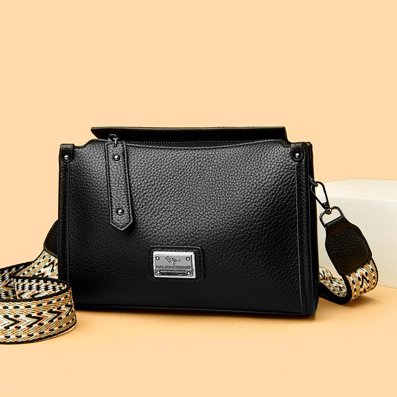 

New large-capacity women s bag messenger bag fashionable commuter simple soft leather shoulder armpit bag messenger bag чорний