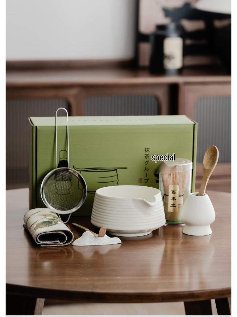 Ręcznie robiona duża japońska ceramiczna miseczka do matchy i zestaw trzepaczki