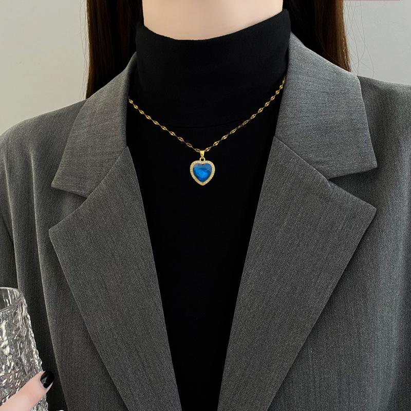 Women's 316L Stainless Steel Heart-Shaped Pendant Necklace with Big Blue Zircon Fashion Clavicle Chain Zircon Gift for Girls