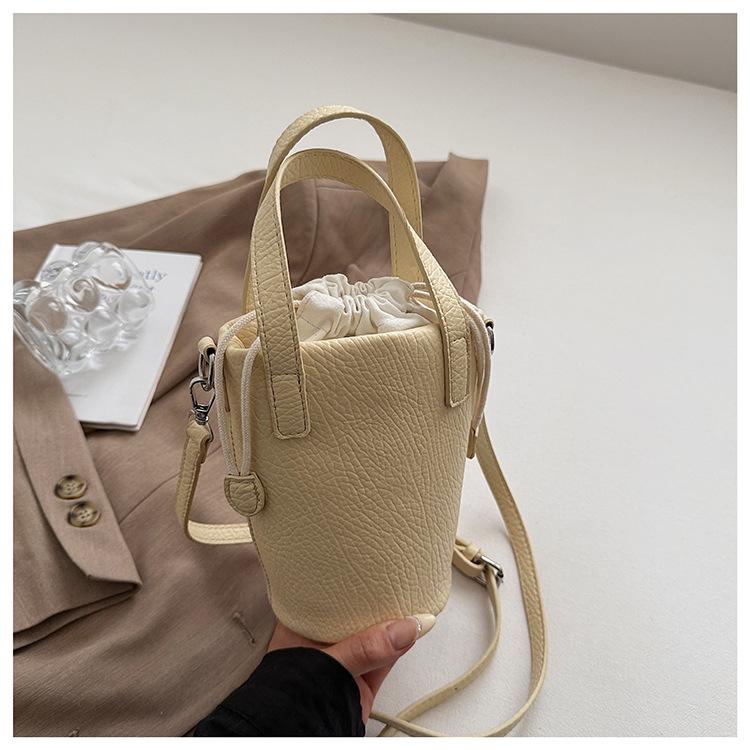

Niche foreign gas hand carrying bucket bag women s bag 2025 new foreign gas lychee pattern commuter small satchel fashion shoulder bag жовтий