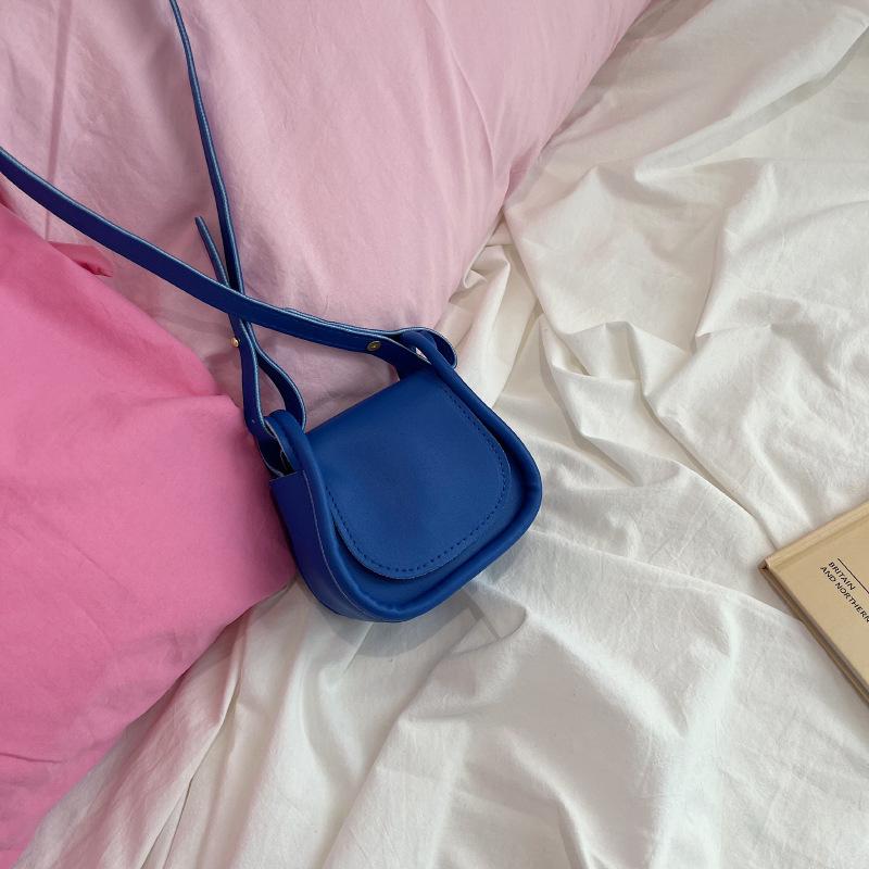 

Мини-сумка 2025 лето новая мода портативная маленькая квадратная сумка красный конверт нишевая сумка-мессенджер женская сумка синий