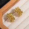 Übertriebene C-förmige Ohrringe mit Blumen für Damen Retro Zinklegierung Stil Steckerohrringe Leichter Luxus Europäischer und amerikanischer Schmuck